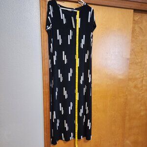 NWT Travelers Chicos Size 2 Women's Maxi Dress Round Neck NEW Cap Sleeve